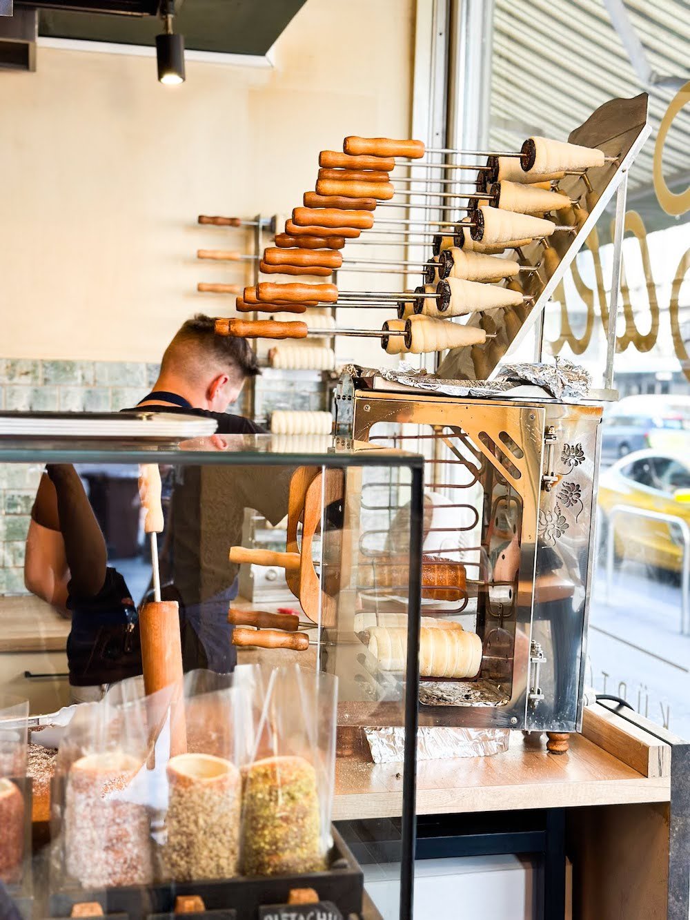 Baking the chimney cakes