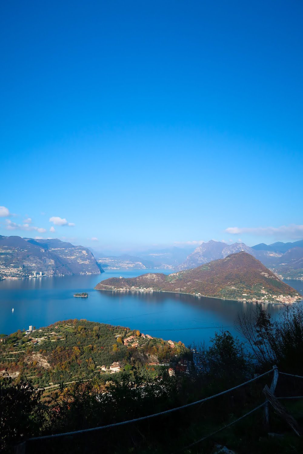 Surrounded by mountains, lake Iseo offers beautiful scenery and opportunities for adventures and relaxing things to do when you visit.