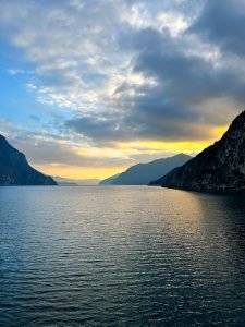Surrounded by mountains, lake Iseo offers beautiful scenery and opportunities for adventures and relaxing things to do when you visit.